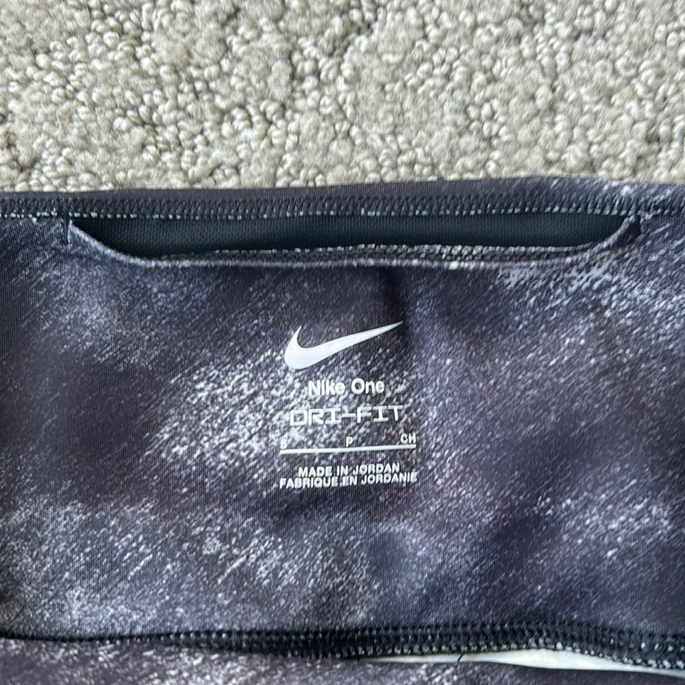 Nike One Dri-Fit High-Waisted 7/8 Printed Leggings Smoke Active Tights SM NWOT - Picture 12 of 12
